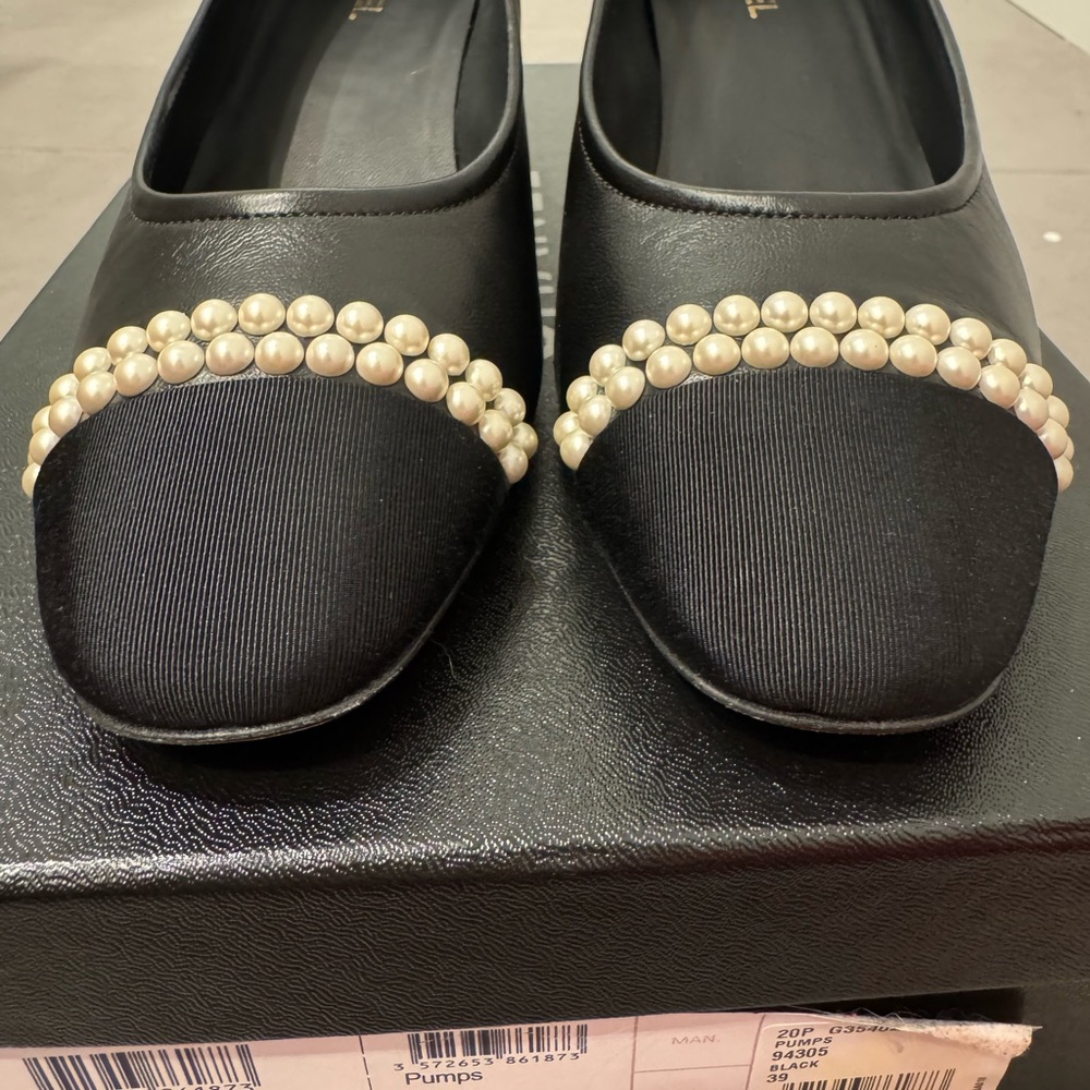 CHANEL 20P Black Lambskin Pearl Cap Toe CC Pumps Heels 39 (US 8.5) - Picture 9 of 10